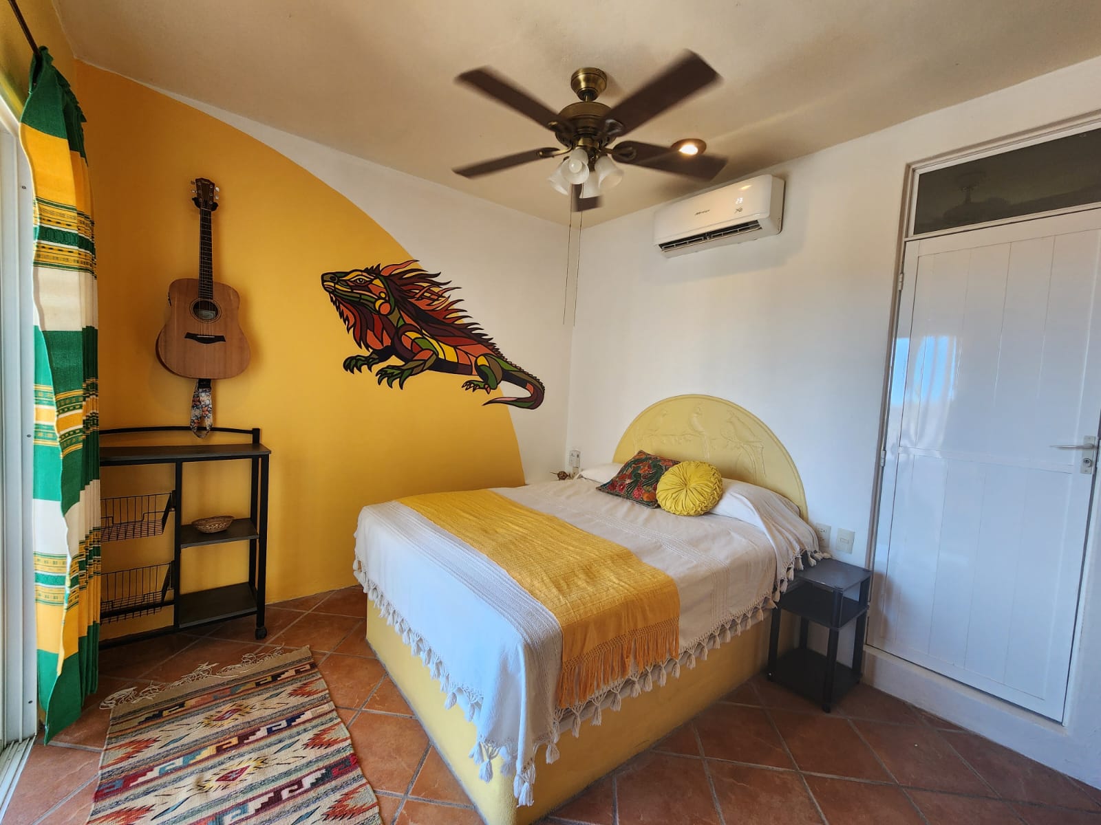 Iguana bedroom