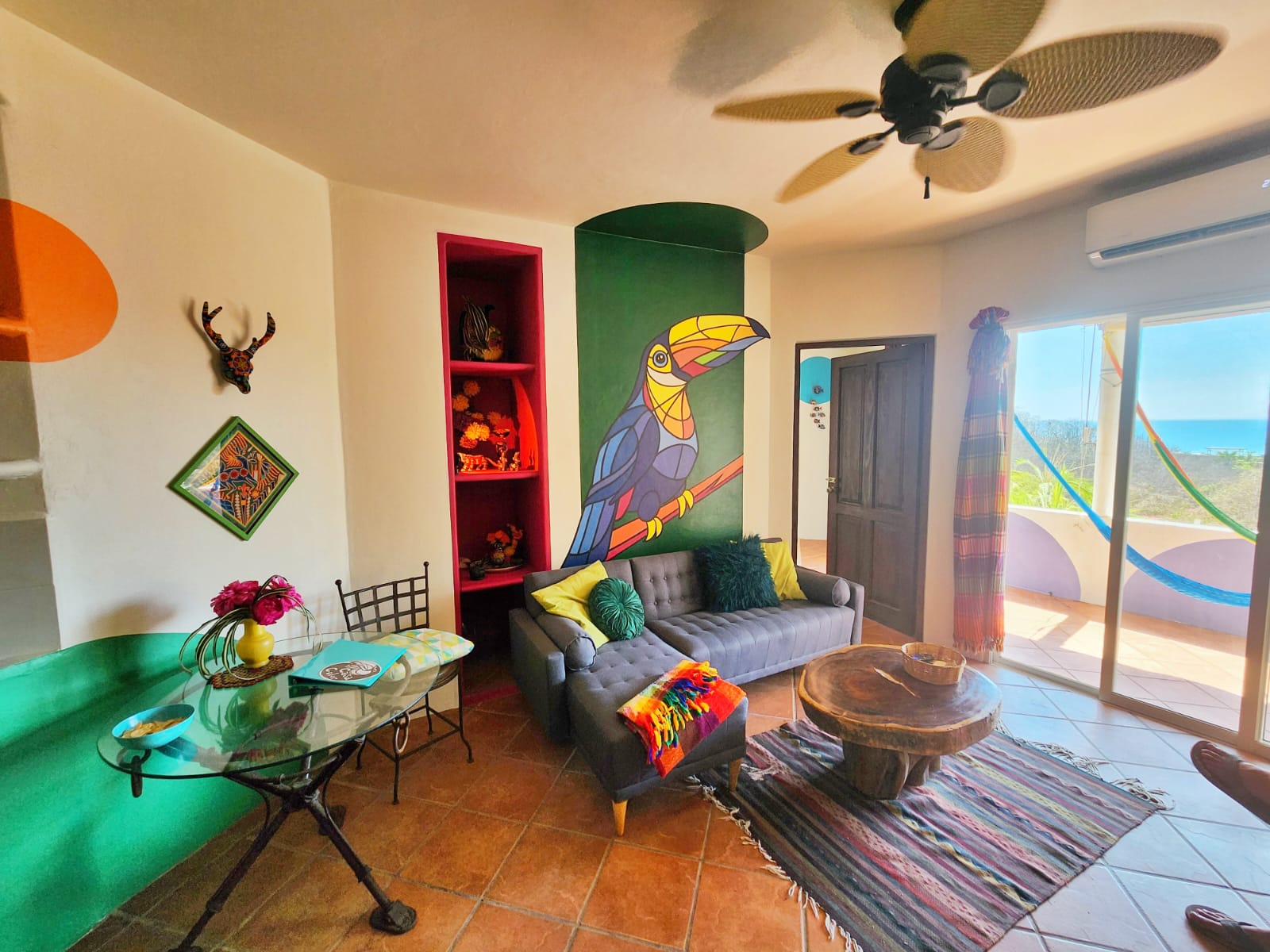 Living room, ocean view, toucan