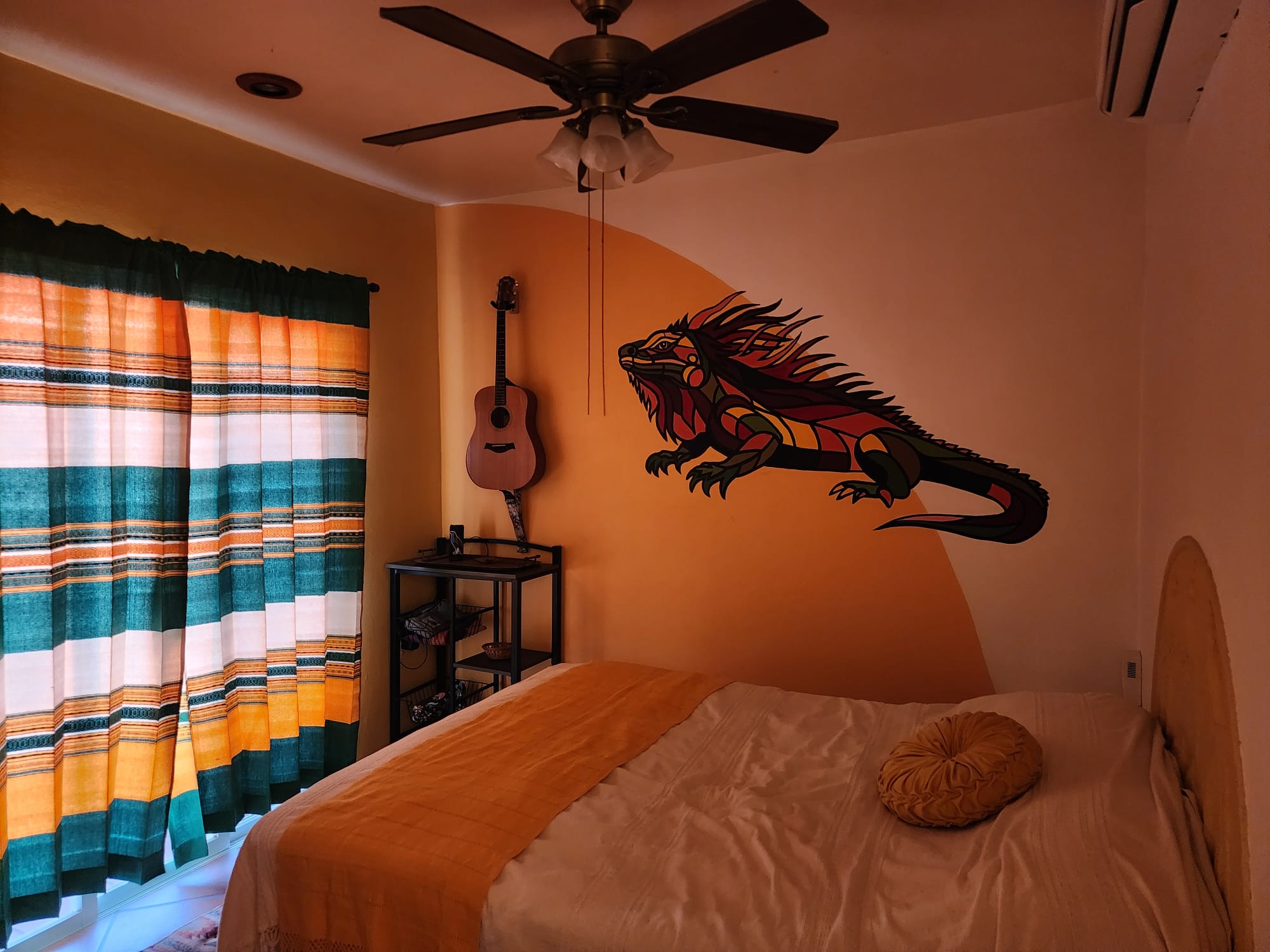Iguana bedroom